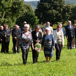 Zväčšiť fotografiu - Počas osláv nezabúdajú na tragicky zosnulých kolegov - TSK_Handlová-25
