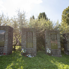 Zväčšiť fotografiu - Počas osláv nezabúdajú na tragicky zosnulých kolegov - TSK_Handlová-33