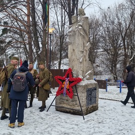 Zväčšiť fotografiu - Pochod vďaky snp s poradovým číslom 47 prilákal stovky turistov - 20230128_090745