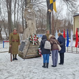 Zväčšiť fotografiu - Pochod vďaky snp s poradovým číslom 47 prilákal stovky turistov - 20230128_093638