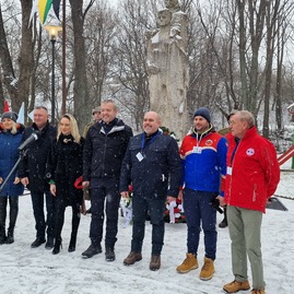 Zväčšiť fotografiu - Pochod vďaky snp s poradovým číslom 47 prilákal stovky turistov - 20230128_095049