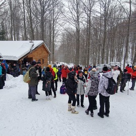 Zväčšiť fotografiu - Pochod vďaky snp s poradovým číslom 47 prilákal stovky turistov - 20230128_112255