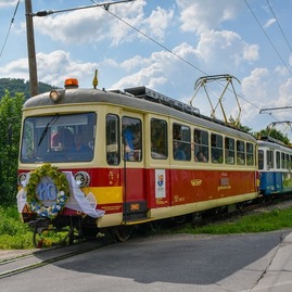 Zväčšiť fotografiu - Popularita trenčianskej elektrickej železnice stúpa - 30 T - TREŽ