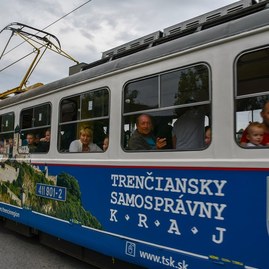Zväčšiť fotografiu - Popularita trenčianskej elektrickej železnice stúpa - 69888869_2525094654214133_8161224893682155520_n