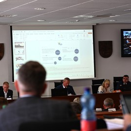 Zväčšiť fotografiu - Poslanci rokovali o volebných obvodoch aj voľbe nového hlavného kontrolóra kraja