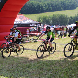 Posledné májové dni cyklistike v kraji priali; po ôsmykrát privítal bikepark v kálnici najväčší slovenský bicyklový festival - IMG_5495