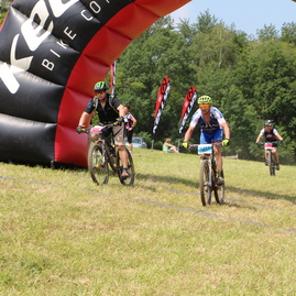 Posledné májové dni cyklistike v kraji priali; po ôsmykrát privítal bikepark v kálnici najväčší slovenský bicyklový festival - IMG_5794