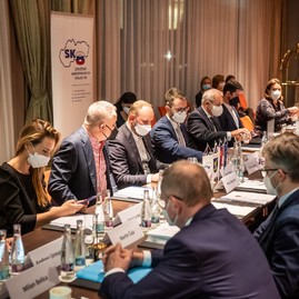 Zväčšiť fotografiu - Posledné tohtoročné rokovanie samosprávnych krajov hostil bratislavský kraj - DSC02472