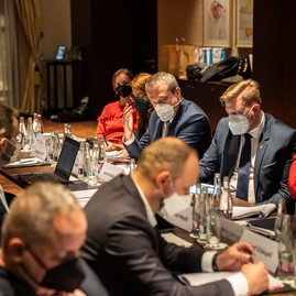 Zväčšiť fotografiu - Posledné tohtoročné rokovanie samosprávnych krajov hostil bratislavský kraj - DSC02657
