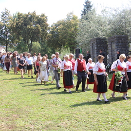 Pozdrav „zdar boh“ sa potichu vznášal nad hlavami všetkých, ktorí si na handlovský cintorín prišli uctiť pamiatku zosnulých baníkov - IMG_0034