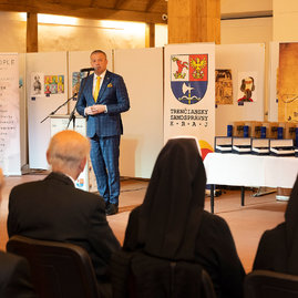 Zväčšiť fotografiu - Poznáme mená laureátov najvyšších ocenení kraja! - 20220527_Verejne_uznania_TSK_039w