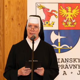 Zväčšiť fotografiu - Poznáme mená laureátov najvyšších ocenení kraja! - 20220527_Verejne_uznania_TSK_127w