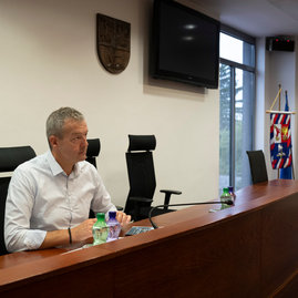 Zväčšiť fotografiu - Pre hroziace povodne zasadal krízový štáb - 20240913_TSK_krizovy_stab_007w