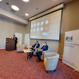 Zväčšiť fotografiu - Prechod k čistej energii témou medzinárodného workshopu - 20220301_101549