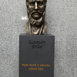 Zväčšiť fotografiu - Pred 207 rokmi sa narodil kodifikátor spisovnej slovenčiny - busta_Stura