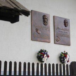 Zväčšiť fotografiu - Pred 207 rokmi sa narodil kodifikátor spisovnej slovenčiny - rodny_dom_uhrovec