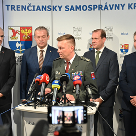 Zväčšiť fotografiu - Predné brzdové svetlo - Foto-5063