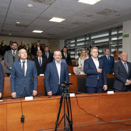 Zväčšiť fotografiu - Predseda a poslanci obdržali osvedčenie o zvolení - 20221104_TN_TSK_osvedcenia_008w