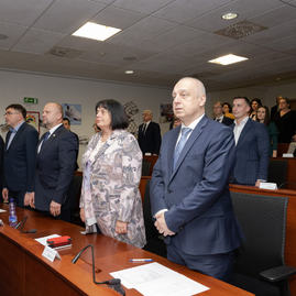 Zväčšiť fotografiu - Predseda a poslanci obdržali osvedčenie o zvolení - 20221104_TN_TSK_osvedcenia_010w