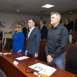 Zväčšiť fotografiu - Predseda a poslanci obdržali osvedčenie o zvolení - 20221104_TN_TSK_osvedcenia_013w