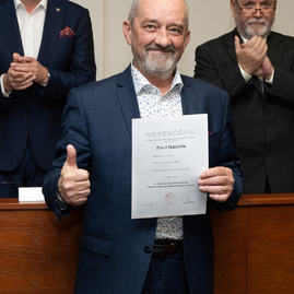 Zväčšiť fotografiu - Predseda a poslanci obdržali osvedčenie o zvolení - 20221104_TN_TSK_osvedcenia_047w
