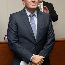 Zväčšiť fotografiu - Predseda a poslanci obdržali osvedčenie o zvolení - 20221104_TN_TSK_osvedcenia_051w