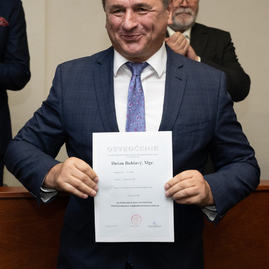 Zväčšiť fotografiu - Predseda a poslanci obdržali osvedčenie o zvolení - 20221104_TN_TSK_osvedcenia_053w