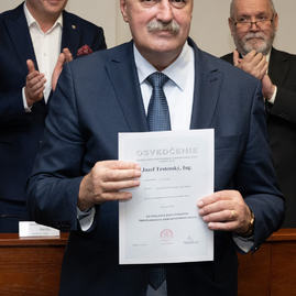 Zväčšiť fotografiu - Predseda a poslanci obdržali osvedčenie o zvolení - 20221104_TN_TSK_osvedcenia_057w