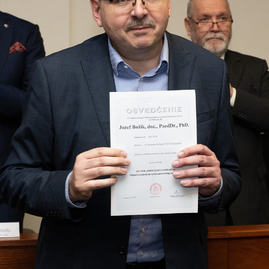 Zväčšiť fotografiu - Predseda a poslanci obdržali osvedčenie o zvolení - 20221104_TN_TSK_osvedcenia_059w