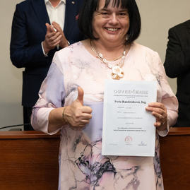 Zväčšiť fotografiu - Predseda a poslanci obdržali osvedčenie o zvolení - 20221104_TN_TSK_osvedcenia_063w