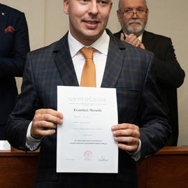 Zväčšiť fotografiu - Predseda a poslanci obdržali osvedčenie o zvolení - 20221104_TN_TSK_osvedcenia_067w
