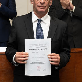Zväčšiť fotografiu - Predseda a poslanci obdržali osvedčenie o zvolení - 20221104_TN_TSK_osvedcenia_071w