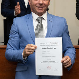Zväčšiť fotografiu - Predseda a poslanci obdržali osvedčenie o zvolení - 20221104_TN_TSK_osvedcenia_073w