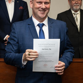 Zväčšiť fotografiu - Predseda a poslanci obdržali osvedčenie o zvolení - 20221104_TN_TSK_osvedcenia_077w