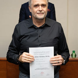 Zväčšiť fotografiu - Predseda a poslanci obdržali osvedčenie o zvolení - 20221104_TN_TSK_osvedcenia_087w
