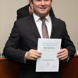 Zväčšiť fotografiu - Predseda a poslanci obdržali osvedčenie o zvolení - 20221104_TN_TSK_osvedcenia_093w