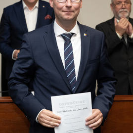 Zväčšiť fotografiu - Predseda a poslanci obdržali osvedčenie o zvolení - 20221104_TN_TSK_osvedcenia_101w