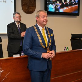 Zväčšiť fotografiu - Predseda a poslanci zložili sľuby, známe sú aj mená podpredsedov - DSC_7376