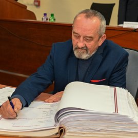 Zväčšiť fotografiu - Predseda a poslanci zložili sľuby, známe sú aj mená podpredsedov - DSC_7459