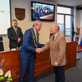 Zväčšiť fotografiu - Predseda a poslanci zložili sľuby, známe sú aj mená podpredsedov - DSC_7474