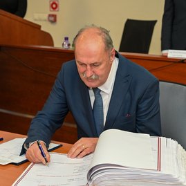 Zväčšiť fotografiu - Predseda a poslanci zložili sľuby, známe sú aj mená podpredsedov - DSC_7504