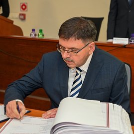 Zväčšiť fotografiu - Predseda a poslanci zložili sľuby, známe sú aj mená podpredsedov - DSC_7512