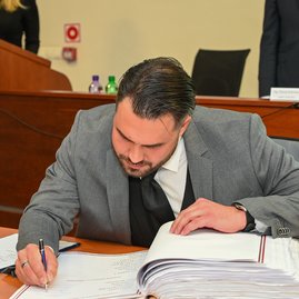 Zväčšiť fotografiu - Predseda a poslanci zložili sľuby, známe sú aj mená podpredsedov - DSC_7563