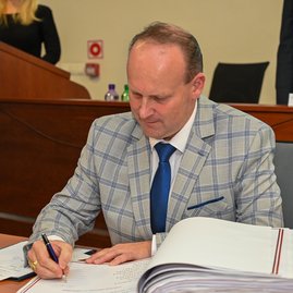 Zväčšiť fotografiu - Predseda a poslanci zložili sľuby, známe sú aj mená podpredsedov - DSC_7598