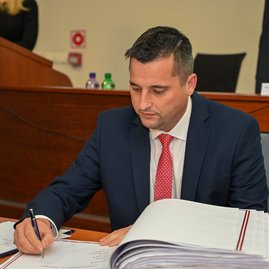 Zväčšiť fotografiu - Predseda a poslanci zložili sľuby, známe sú aj mená podpredsedov - DSC_7605
