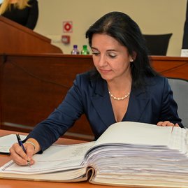Zväčšiť fotografiu - Predseda a poslanci zložili sľuby, známe sú aj mená podpredsedov - DSC_7665