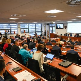 Zväčšiť fotografiu - Predseda a poslanci zložili sľuby, známe sú aj mená podpredsedov - DSC_7788