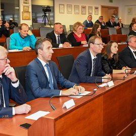 Zväčšiť fotografiu - Predseda a poslanci zložili sľuby, známe sú aj mená podpredsedov - DSC_7799