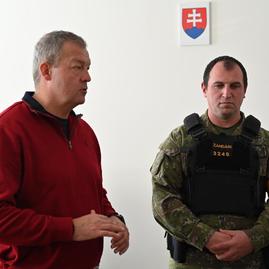 Zväčšiť fotografiu - Predseda tsk navštívil záchranné zložky na hornej nitre