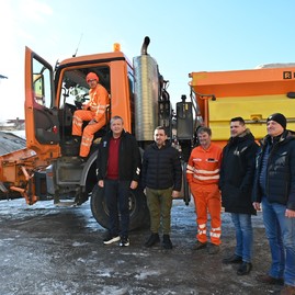 Zväčšiť fotografiu - Predseda tsk navštívil záchranné zložky na hornej nitre